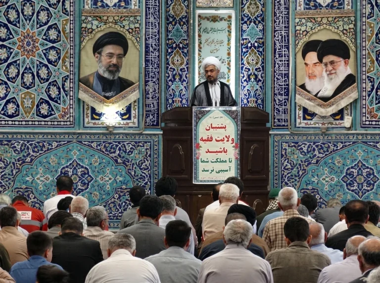 امام جمعه دماوند: امنیت و غرور ملی با آمریکا معامله نمی‌شود