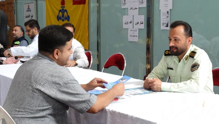 میز خدمت نیروی انتظامی در نماز جمعه